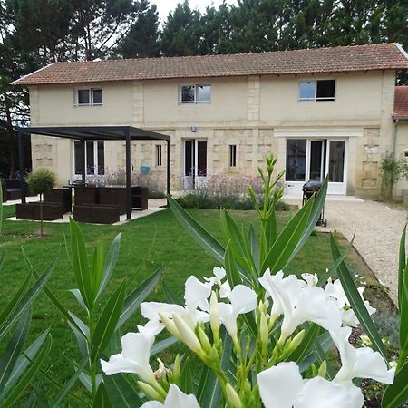 Villa Entiere Du Chateau Lacroix De Civrac 3 Ch, 3 Sdb, Piscine Xxl,Sauna, 4 Etoiles,7 Pers Zewnętrze zdjęcie